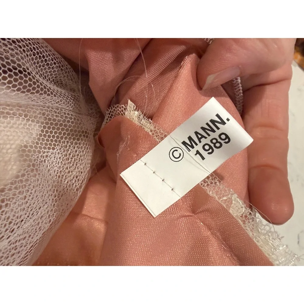 Vintage Mann 1989 Porcelain Doll Pink Lace Dress Bonnet Collectible Toy‎